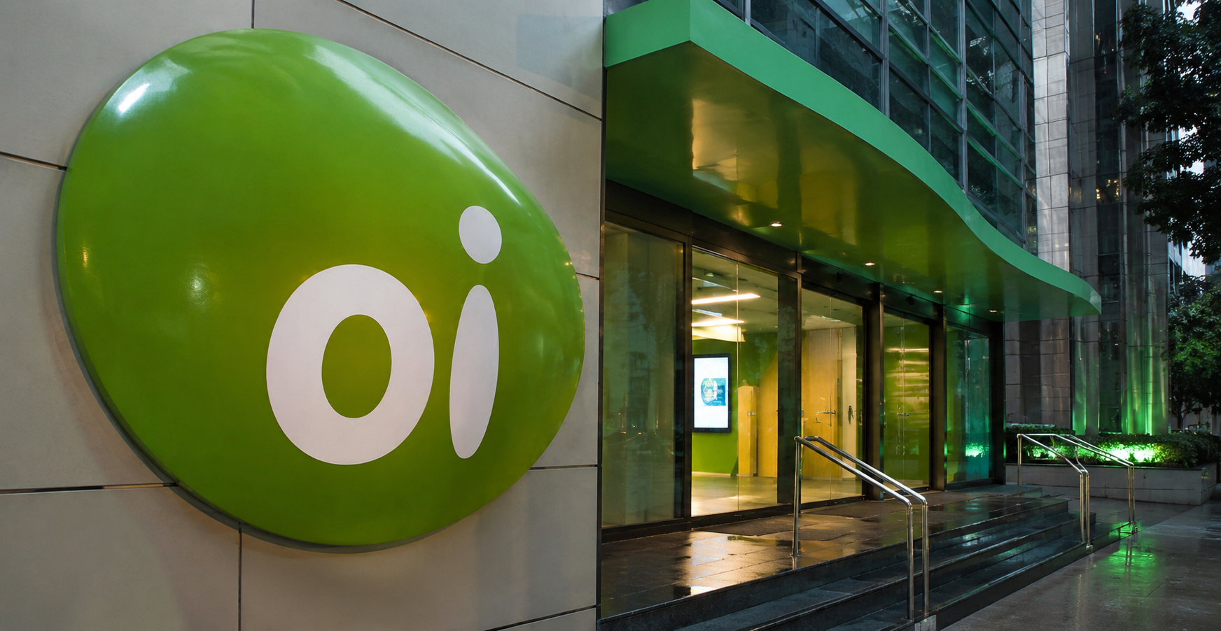 Logotipo da Oi na fachada de agência
