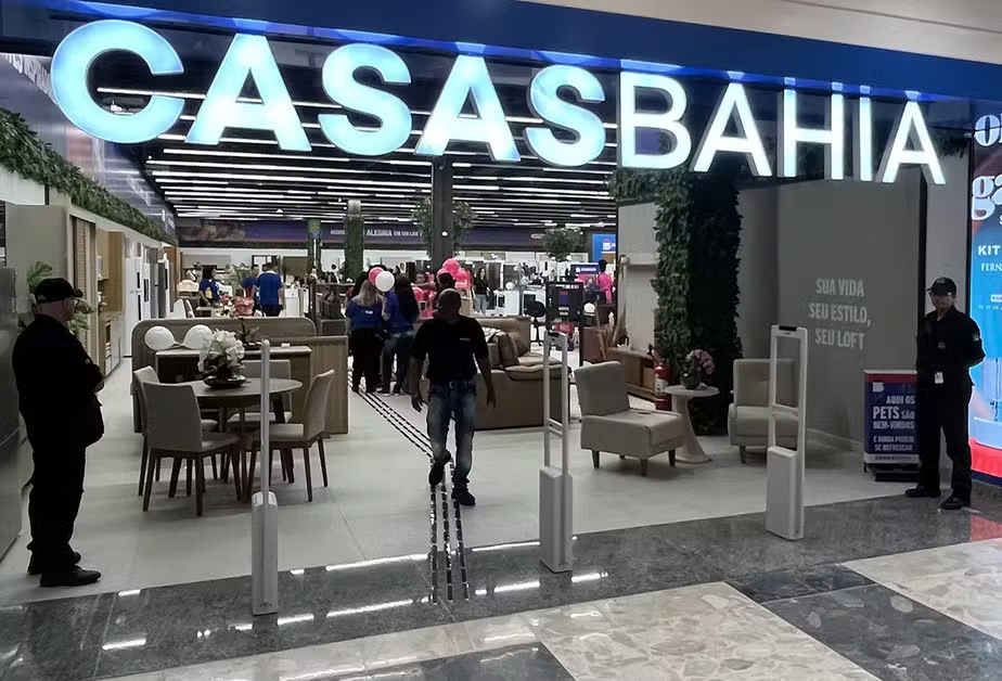 Fachada de loja Casas Bahia em shopping